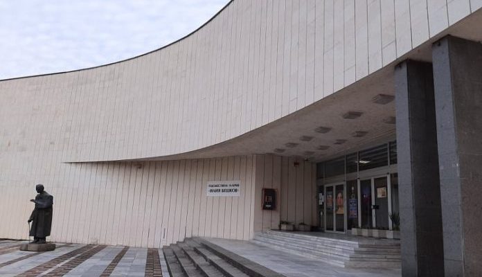 13 плевенски художници откриват обща изложба по повод своите юбилеи
